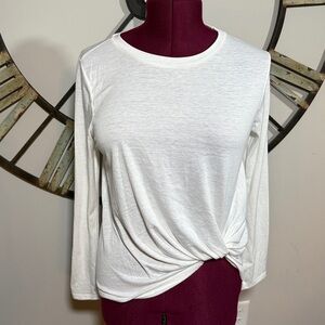 IVOIRE Whitr Top Medium NWOT